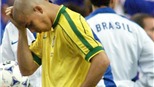 15 năm trước, Ronaldo phải ra sân dù &#39;suýt chết&#39;